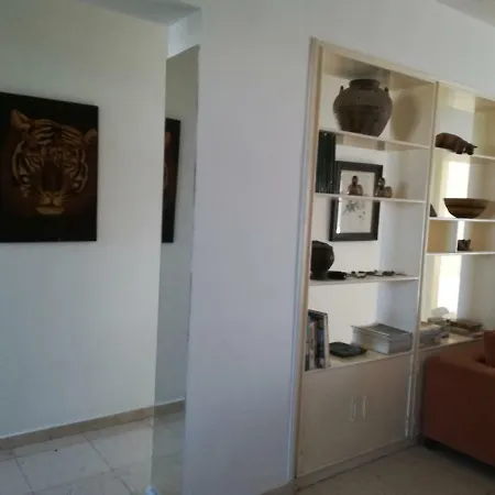 Sevi's Place, 3 Bedroom Flat, 110 S.m Апартаменти Ларнака