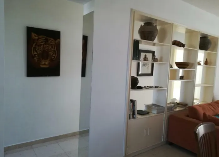 Sevi's Place, 3 Bedroom Flat, 110 S.m Апартаменти Ларнака